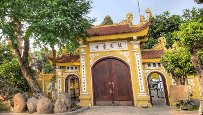 Tran Quoc Pagoda Hanoi has a high value of history and architecture
