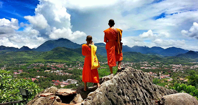 From the peak of Phou Si mountain, travellers can open your eyes to admire the whole beauty of Luang Prabang