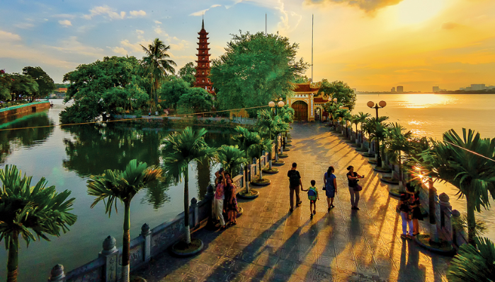 Admire the beautiful lotus tower at Tran Quoc Pagoda Hanoi