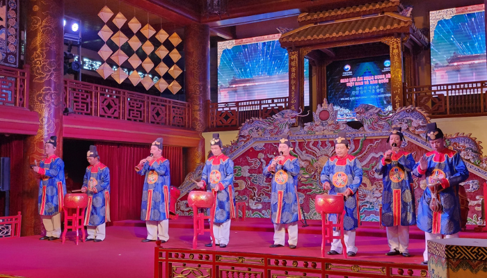 Duỵet Thi Duong (Hue''s Royal Theater)