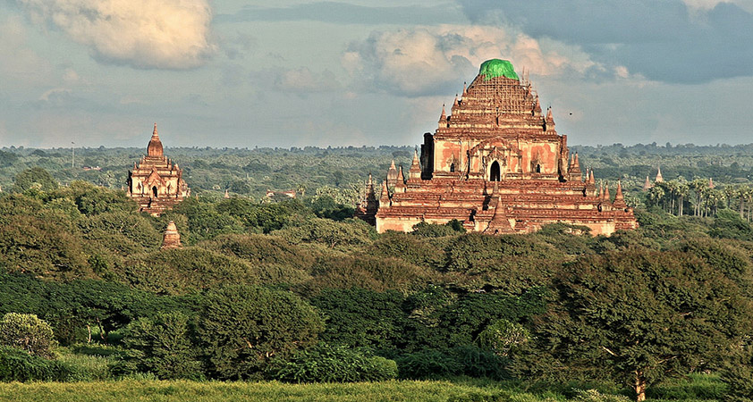 The Shwesandaw pagoda is one of the taller pagodas in Bagan