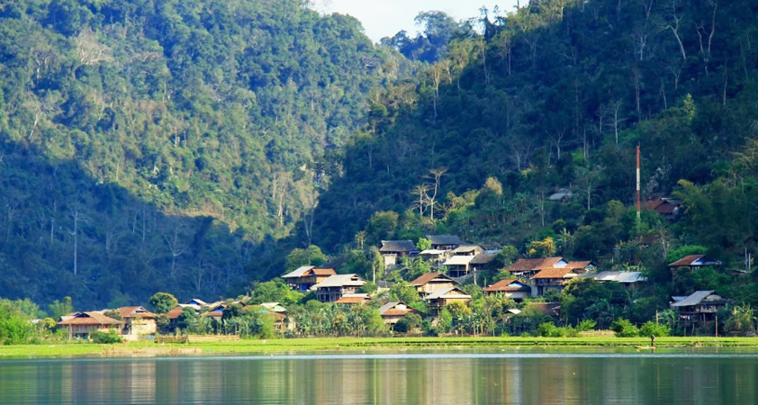 The peaceful village sits on the side of Ba Be Lake