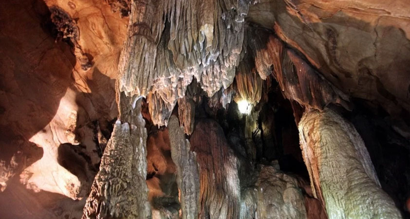 The stalactites bring about a feeling of mystery and majesty