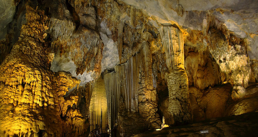 Trung Trang Cave is one of the most beautiful places to visit in Cat Ba Island