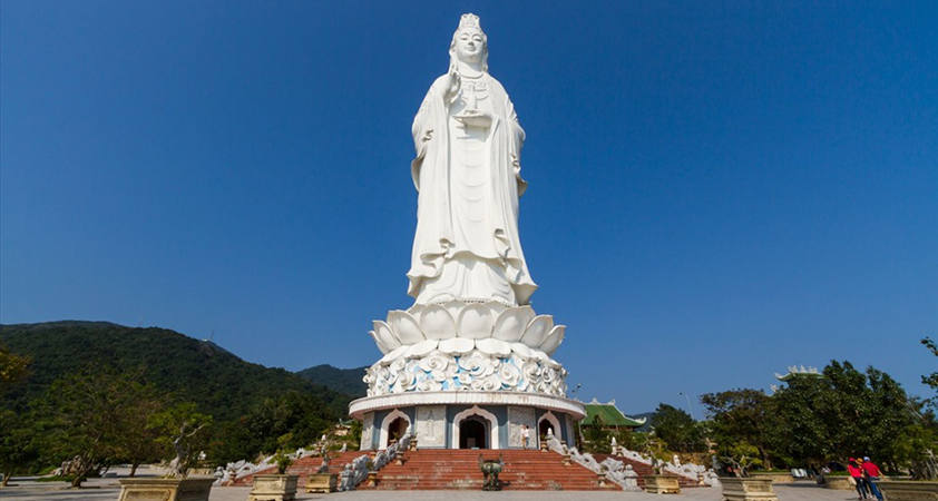 Tourists can see the statue from any places in Da Nang city