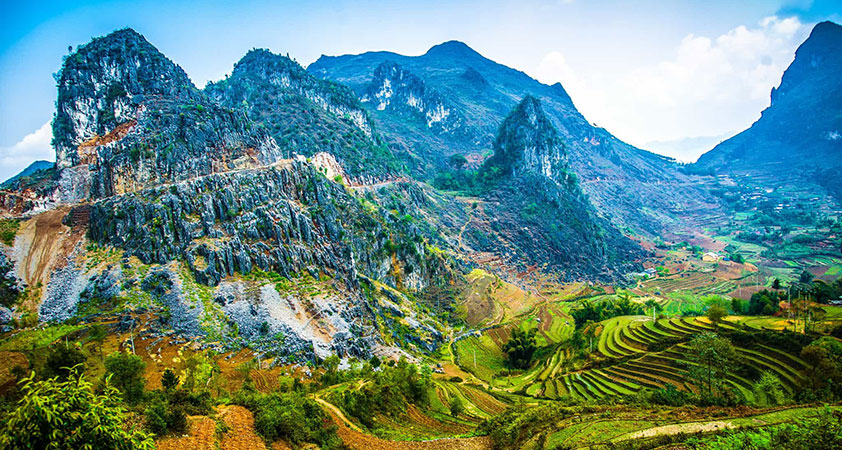 Passes along the loop are the best experience of top things to do in Ha Giang