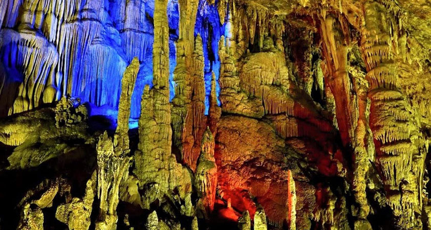 The cave attracts tourists with mysterious beauty