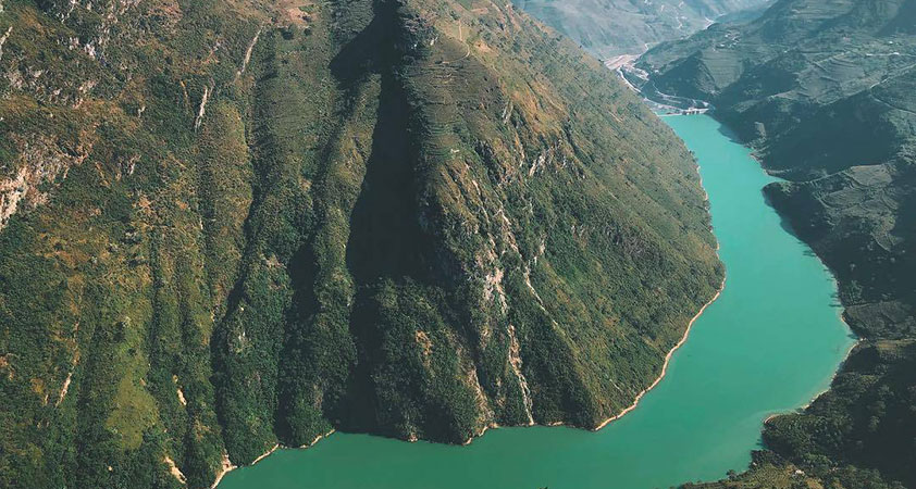 How majestic the landscape seen from the peak