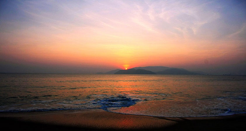 Sunset at Ngoc Vung island