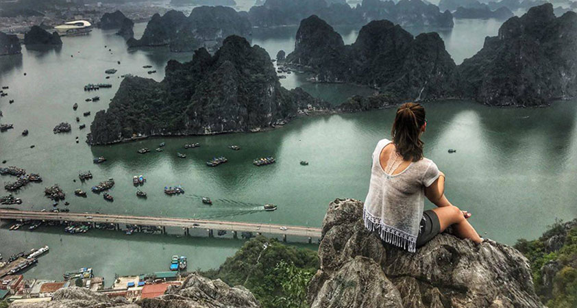 Bai Tho mountain is an ideal place for you to admire Halong from above 