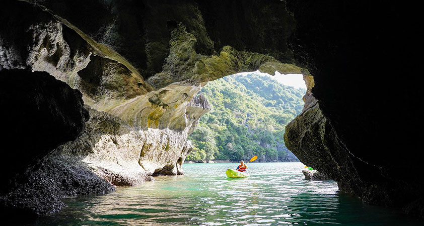Take the chance to visit other attractions near Sung Sot Cave in Halong Bay 