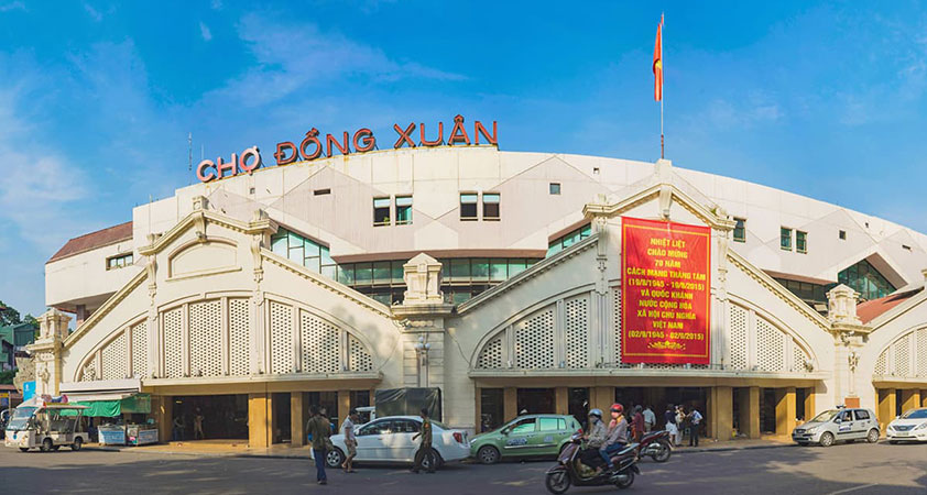 Dong Xuan market is the most dynamic area of Hanoi with a number of shops displaying various kinds of goods