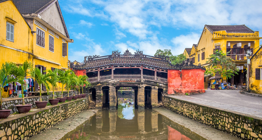 Cau Pagoda is famous for its unique architecture like a bridge