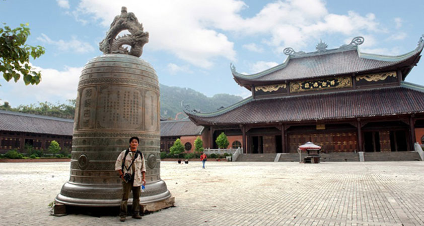 It is also famous for the biggest copper bell in Vietnam