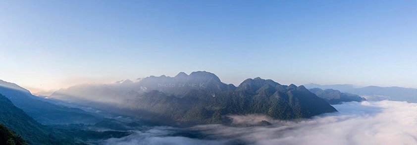 Sunrise scenery on the peak of Pu Luong mountain