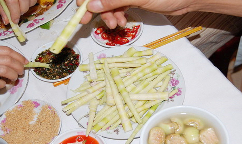 Bitter bamboo shoots remind tourists of their Pu Luong Thanh Hoa journey