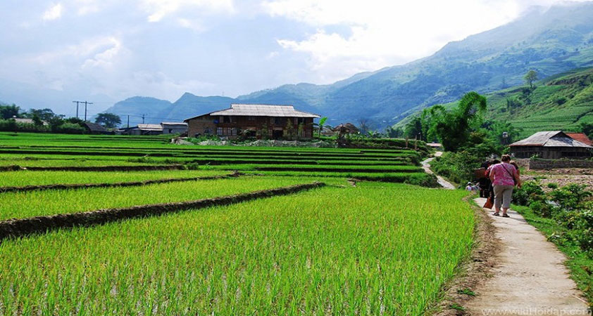 The small road to Ta Van village