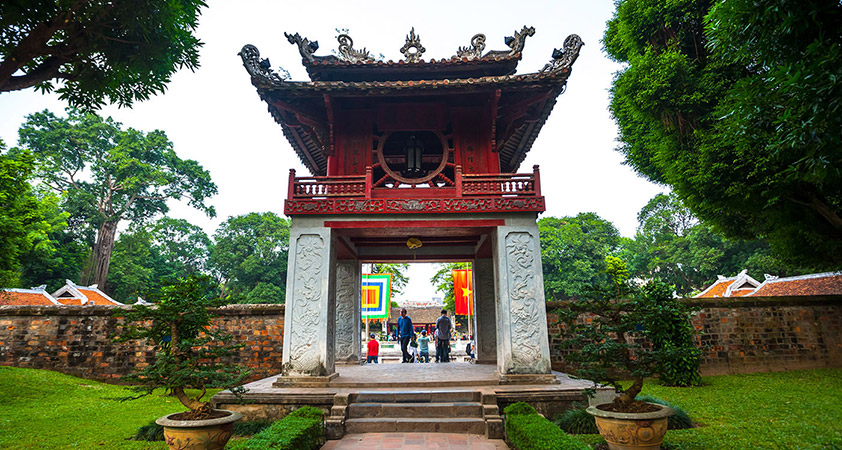 The temple was constructed with the traditional Vietnamese architecture in 1070