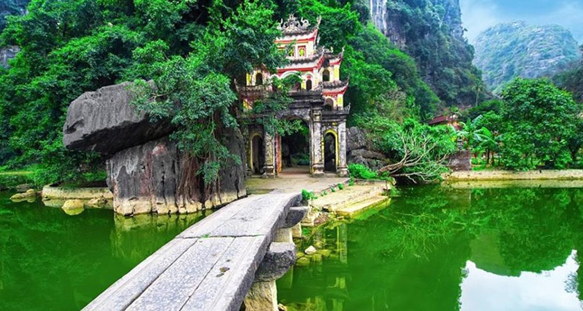 Bich Dong Pagoda is regarded as the second most beautiful pagoda in Vietnam after the Huong Pagoda 