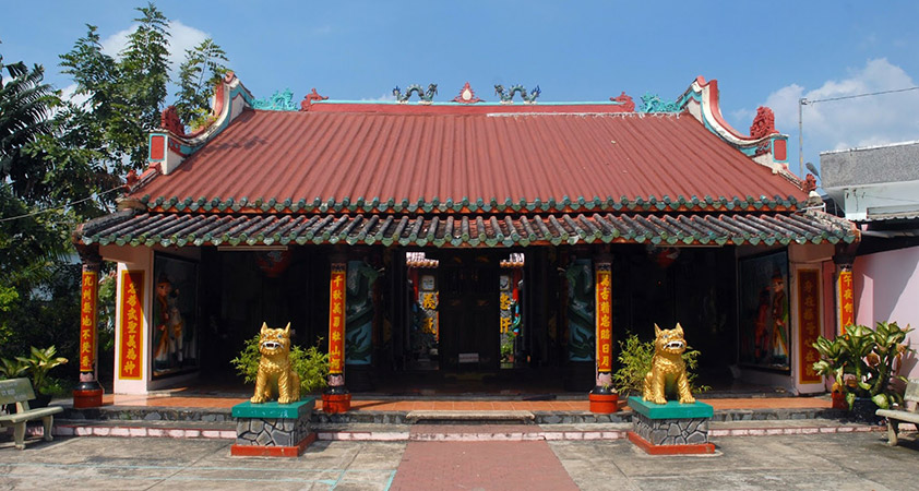 Tam Bao is the first temple in Ha Tien dedicated Mac Cuu