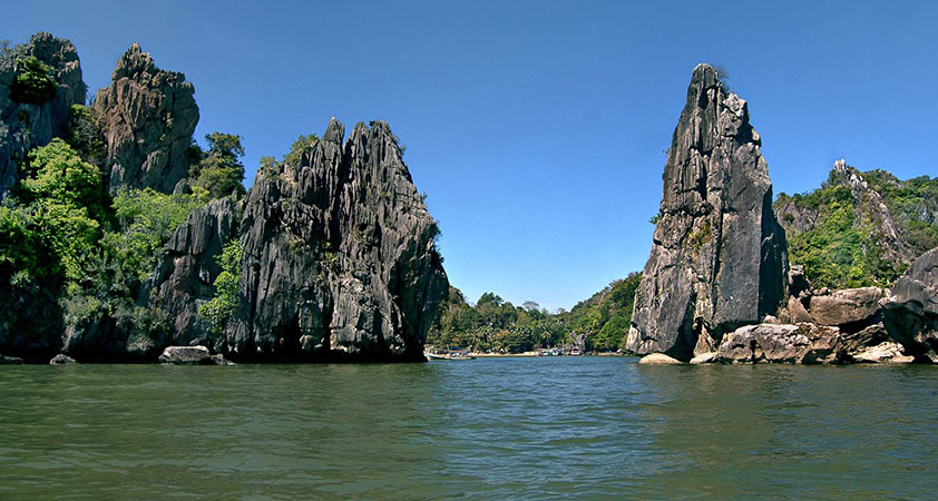 Ha Tien is in the extreme south-west of the Vietnamese mainland close to the Gulf of Thailand and the Cambodian border