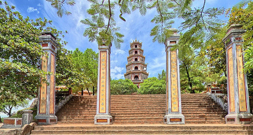 The pagoda is situated on Ha Khe, on the left bank of the Perfume river, in Huong Long village, 5 km from central of Hue city.