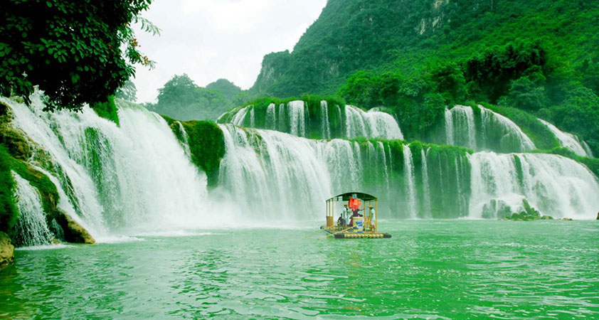 Ba Gioc is a typical waterfall sharing the border with China