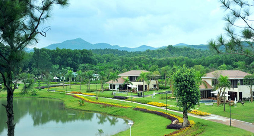 Dai Lai lake is the attractive place for families and friends on weekends 