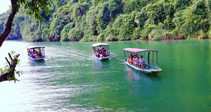 Ba Be Lake is a beautiful landmark known as Thien Ha De Nhat Ho