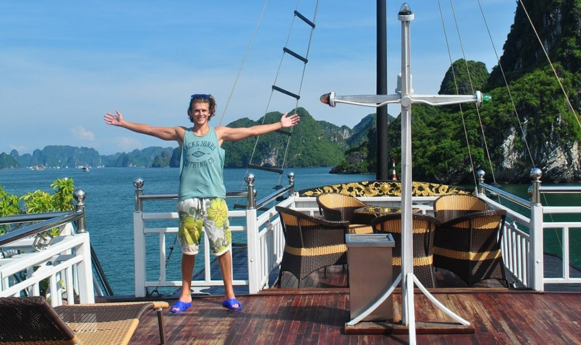 Cruise trip on Halong bay and immerse in clear blue water of the Bay on summer vacation