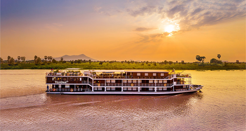 Cruise trip on Mekong river in the dry season 