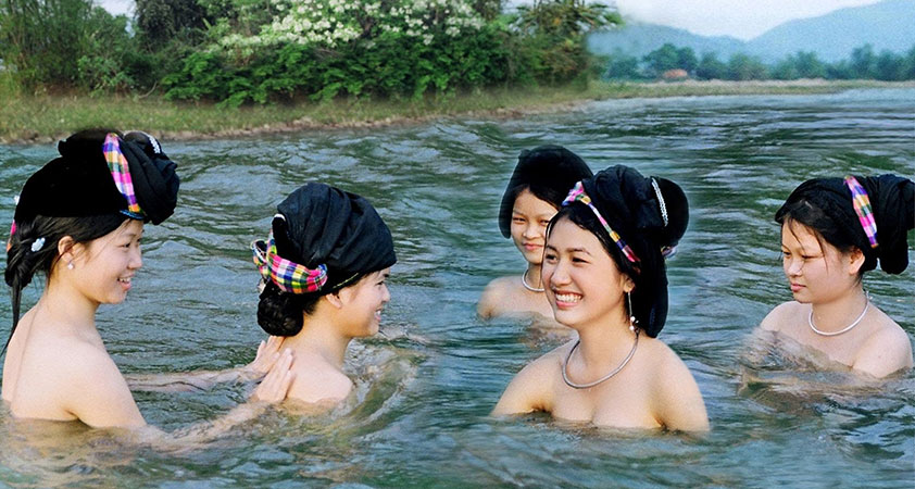 The naked bathing custom of Thai ethnic minority on the natural spa