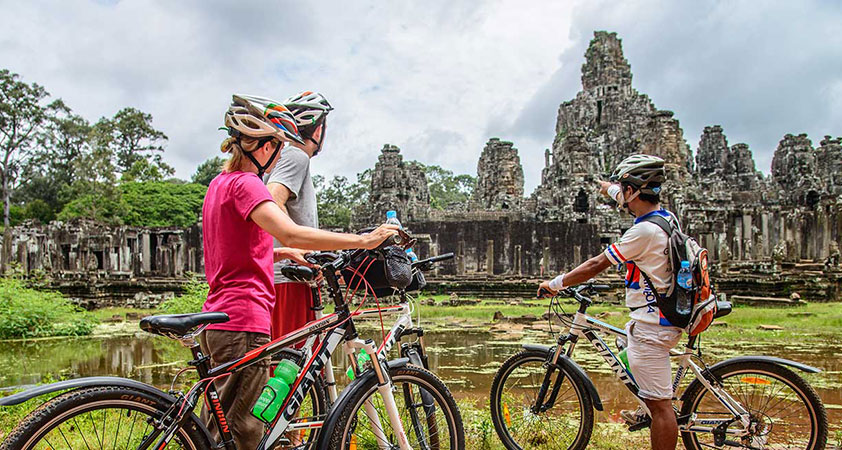 Cycling around Angkor 