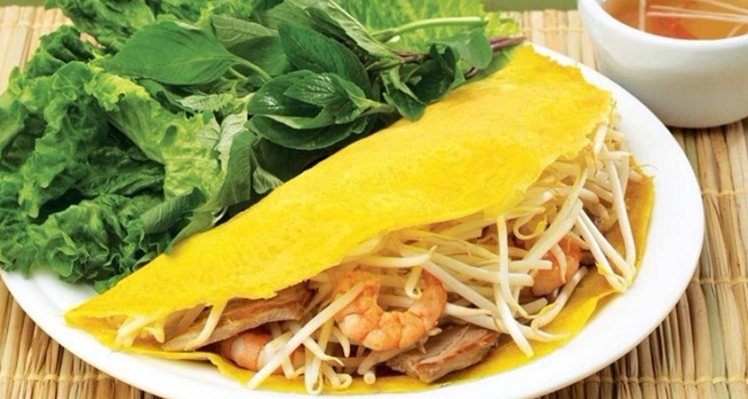 Try Banh Xeo in Vietnam 