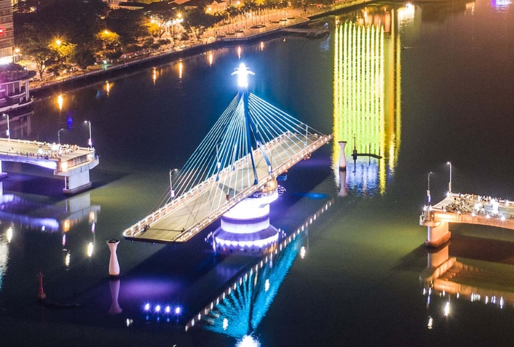 With its unique design, the Han River Bridge is a must-visit check-in spot on your trip to Da Nang