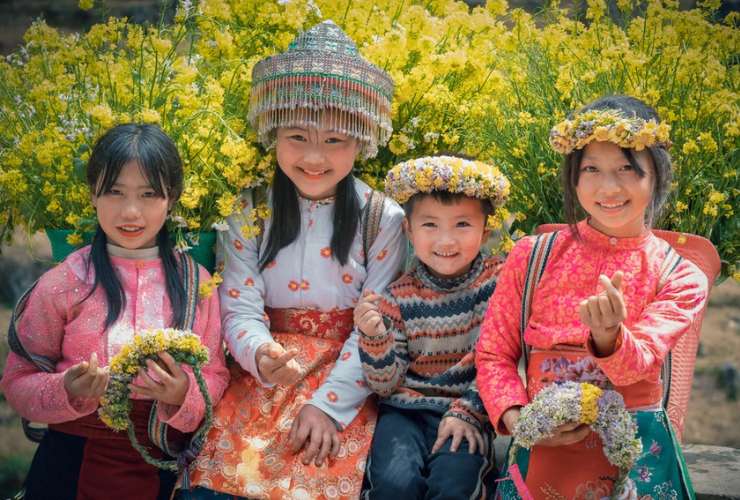 Along your motorbike journey, don't hesitate to stop and interact with the local highland children
