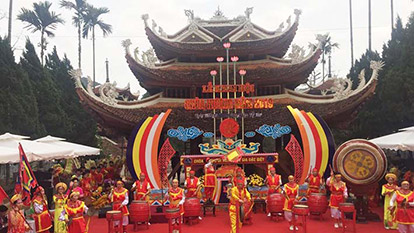 Experience to visit Perfume Pagoda in Hanoi Vietnam