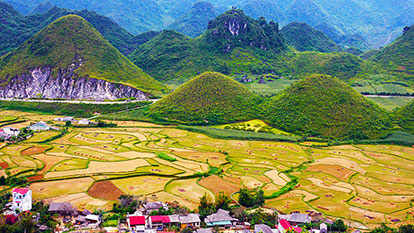 Visit Quan Ba Ha Giang to see the heaven gate and twin mountain