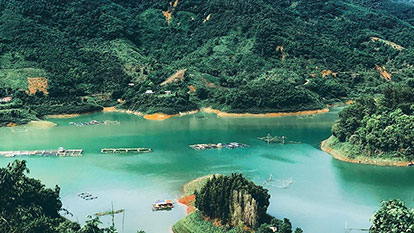 Enjoy the poetic scenery of Song Da Lake in Thung Nai Hoa Binh