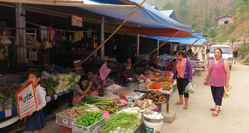 Pakbeng market