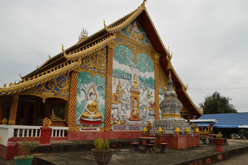 Wat Chome Khaou Manirat