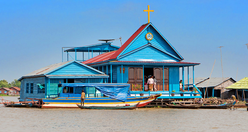  Enjoy a boat ride on the Tonle Sap lake