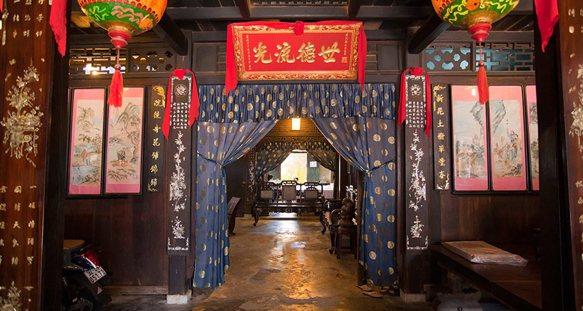 Visit Phung Hung Old Merchant House in Hoi An 