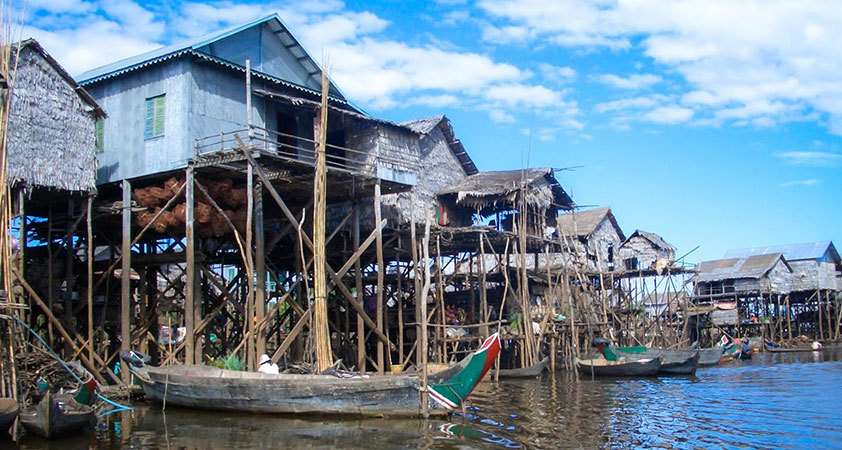 Visit floating houses village in Cambodia