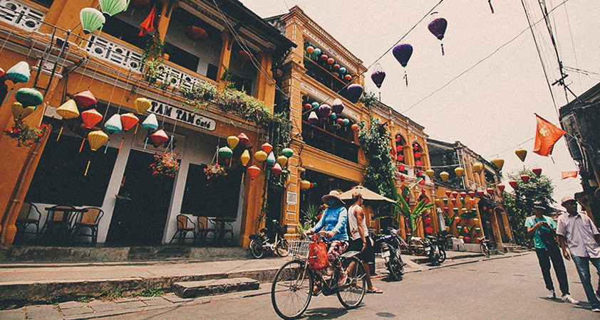 The street at Hoi An ancient town
