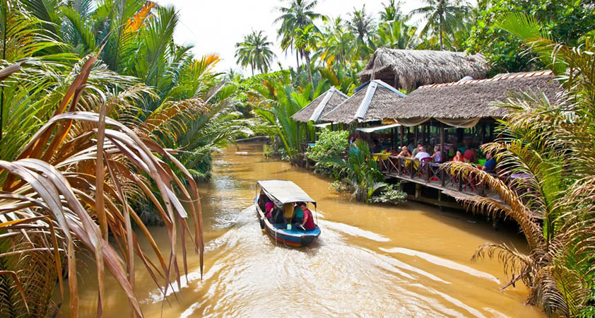 Cruise along Mekong Delta 