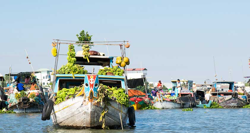 Floating market in Chau Doc 