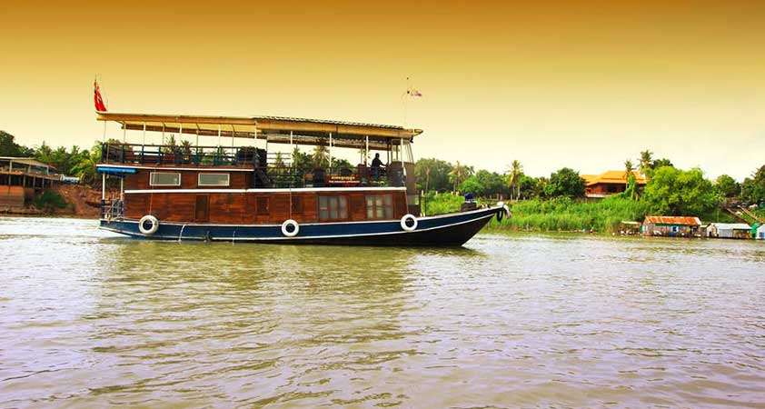 Head to Phnom Penh by boat on Mekong river
