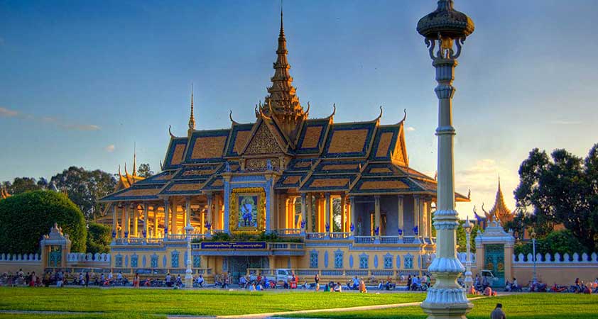 Explore some famous tourist attractions in Phnom Penh