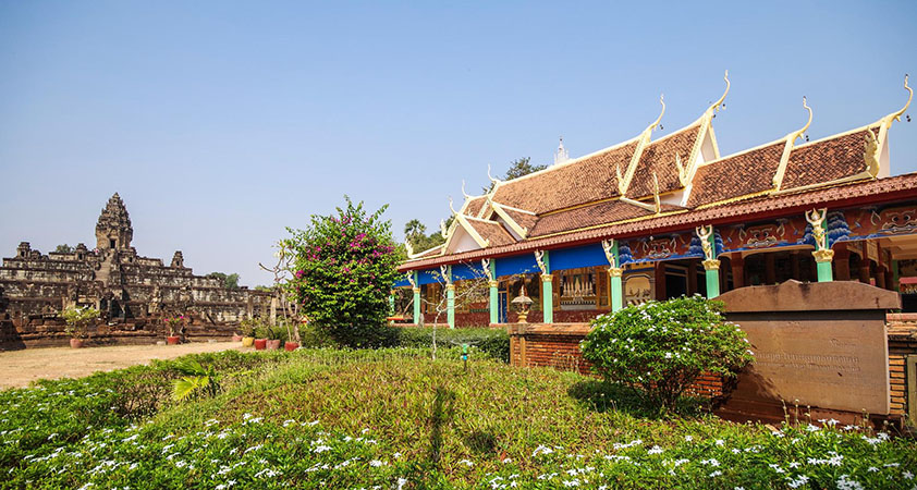 Bakong temple and the modern pagoda 